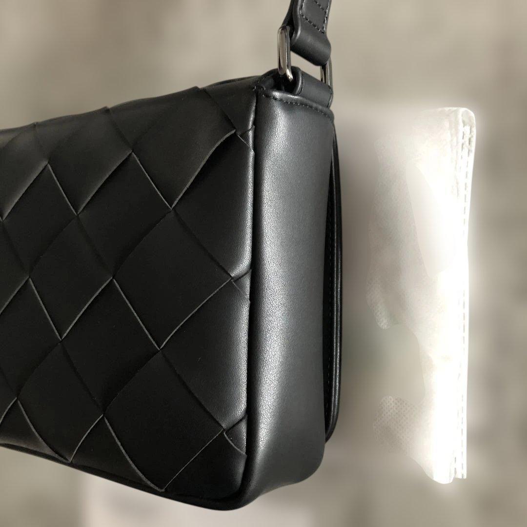 INTREX ブラック キルティング ショルダーバッグ　ボッテガ