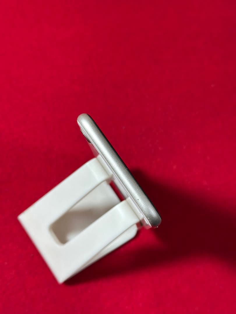 【4861】iPhone SE3第3世代スターライト 64GB simフリー