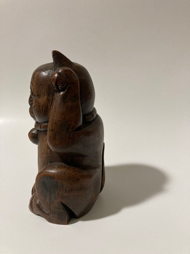 招き猫置物　竹根彫刻ダークブラウン