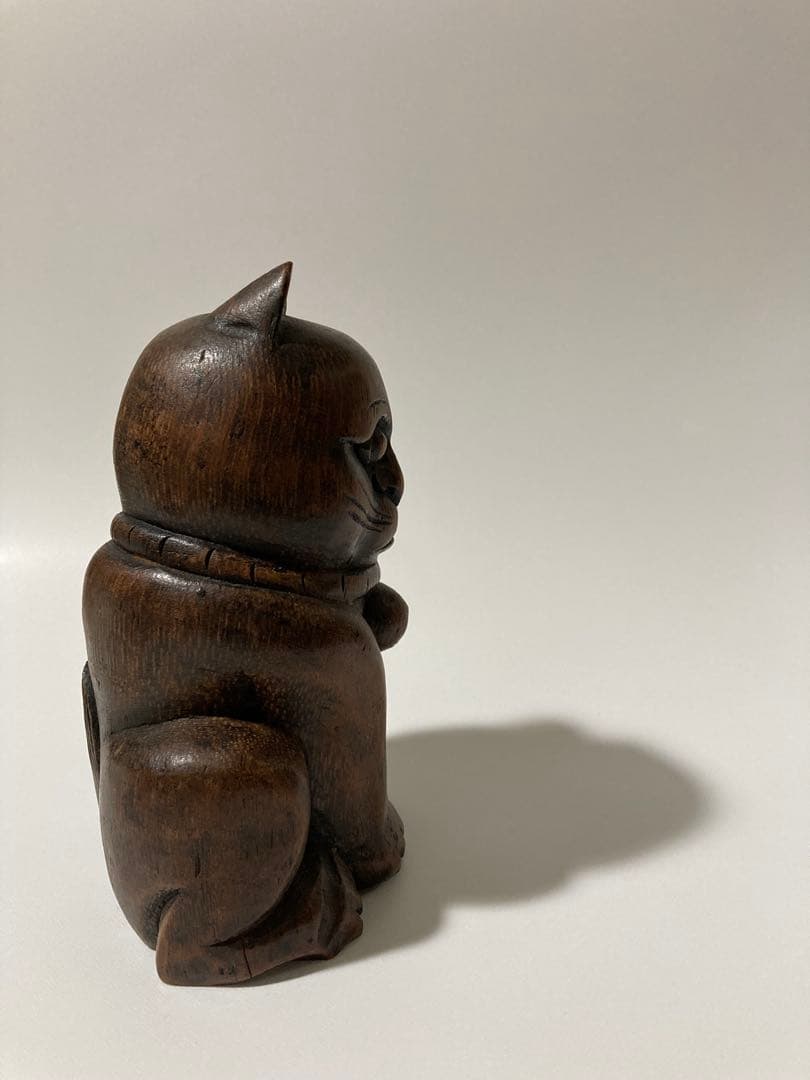 招き猫置物　竹根彫刻ダークブラウン