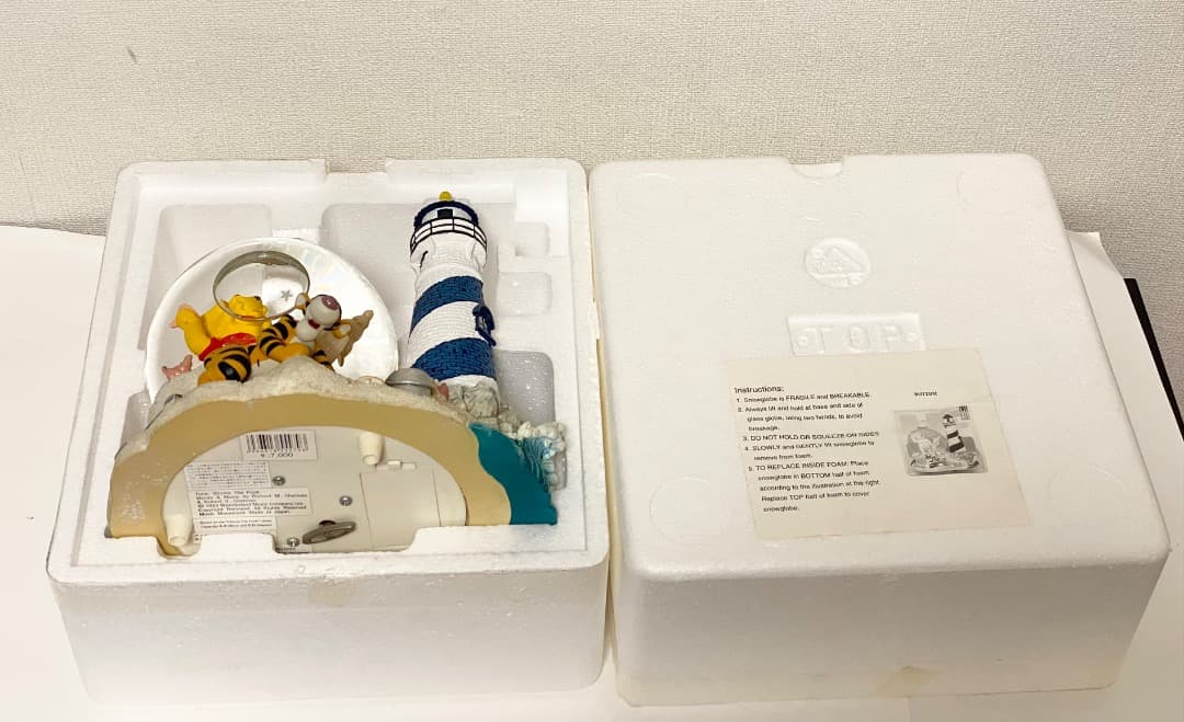 箱付き　くまのプーさん　オルゴール　灯台が点灯　スノードーム　灯台ライト