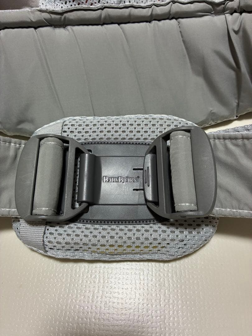 BABYBJÖRN メッシュ抱っこ紐 グレー　ハーモニー