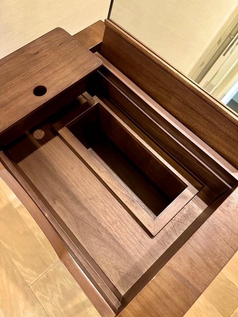 【美品】北欧風 ドレッサー/コンパクトデスク（ミラー・収納付き）