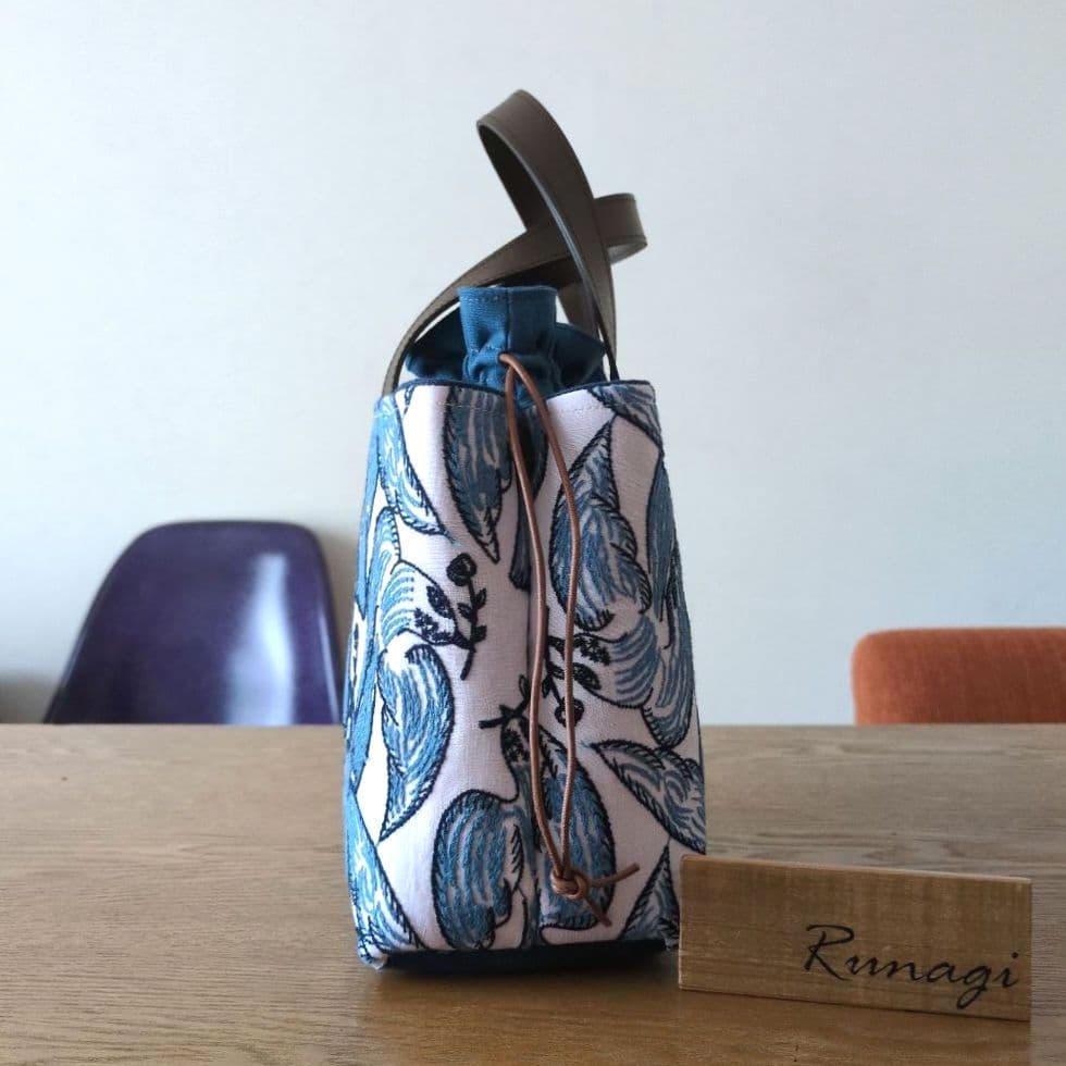 【1565】あおりポケットの巾着バッグ＊ミナペルホネン