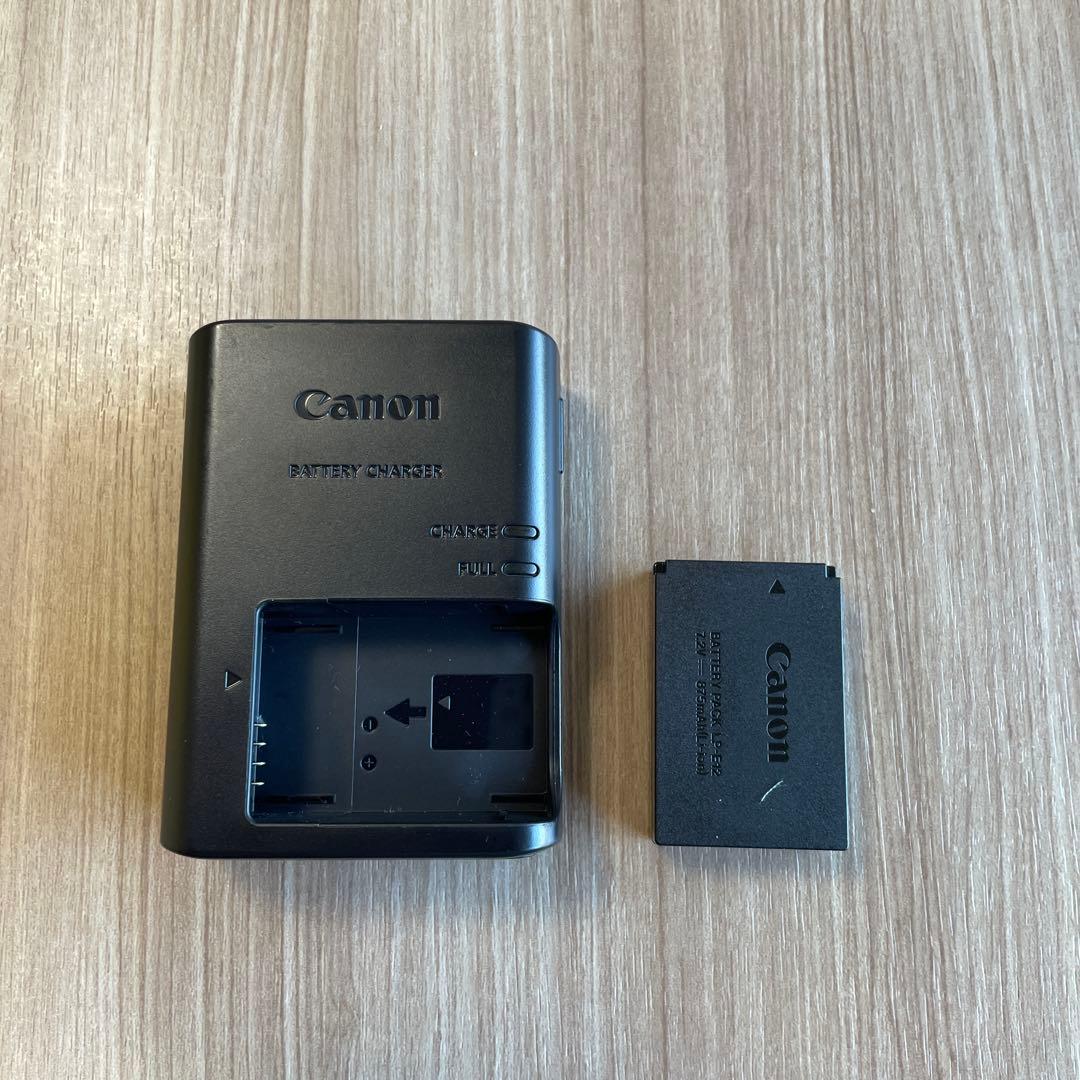 【美品】Canon キャノンEOS Kiss M2 ダブルズームキット　ホワイト