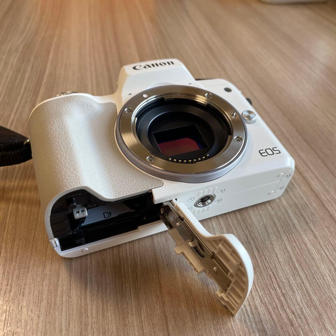 【美品】Canon キャノンEOS Kiss M2 ダブルズームキット　ホワイト
