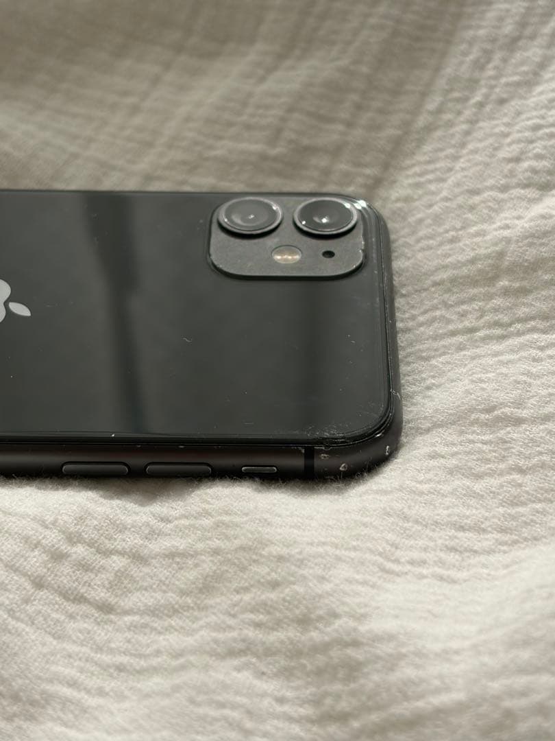 【SIMフリー】iPhone11 64GB ブラック画面ひび割れあり