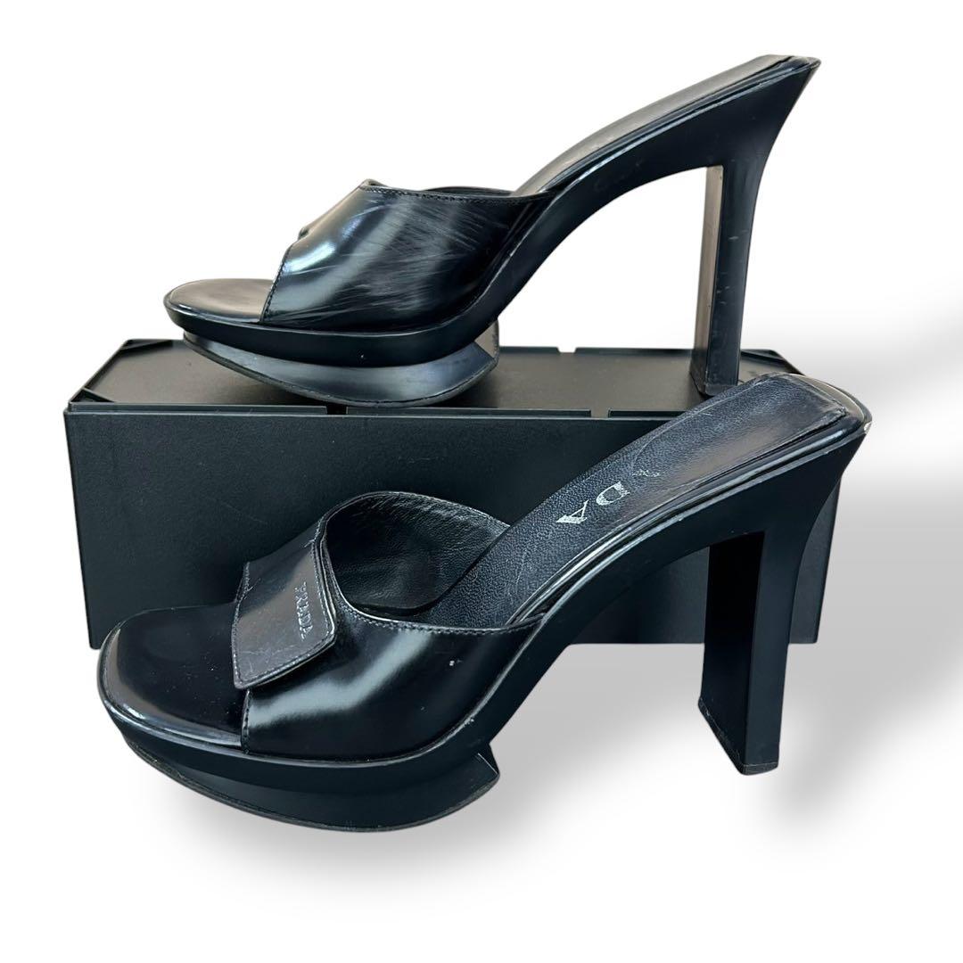 PRADA パテントレザー　ロゴ型押し　ハイヒール　サンダル　黒　22cm相当