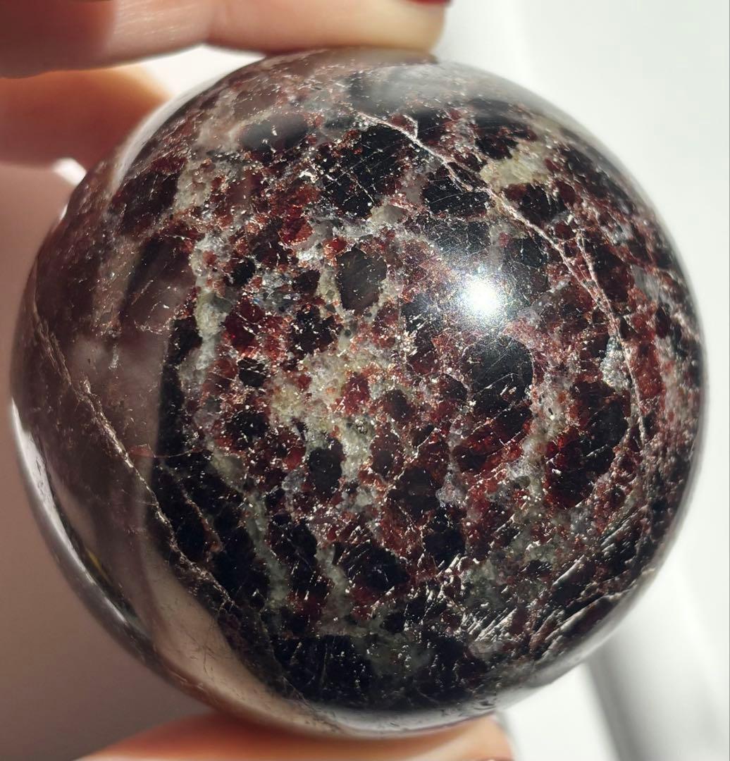 《希少深紅・希少結晶》上質ガーネットスフィア φ6.5 レア個体・多結晶の重厚美