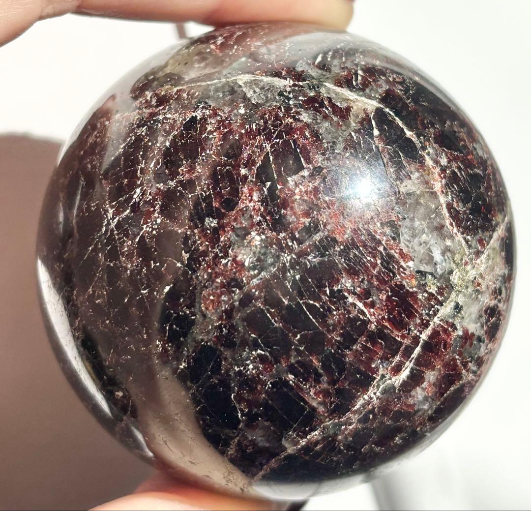 《希少深紅・希少結晶》上質ガーネットスフィア φ6.5 レア個体・多結晶の重厚美