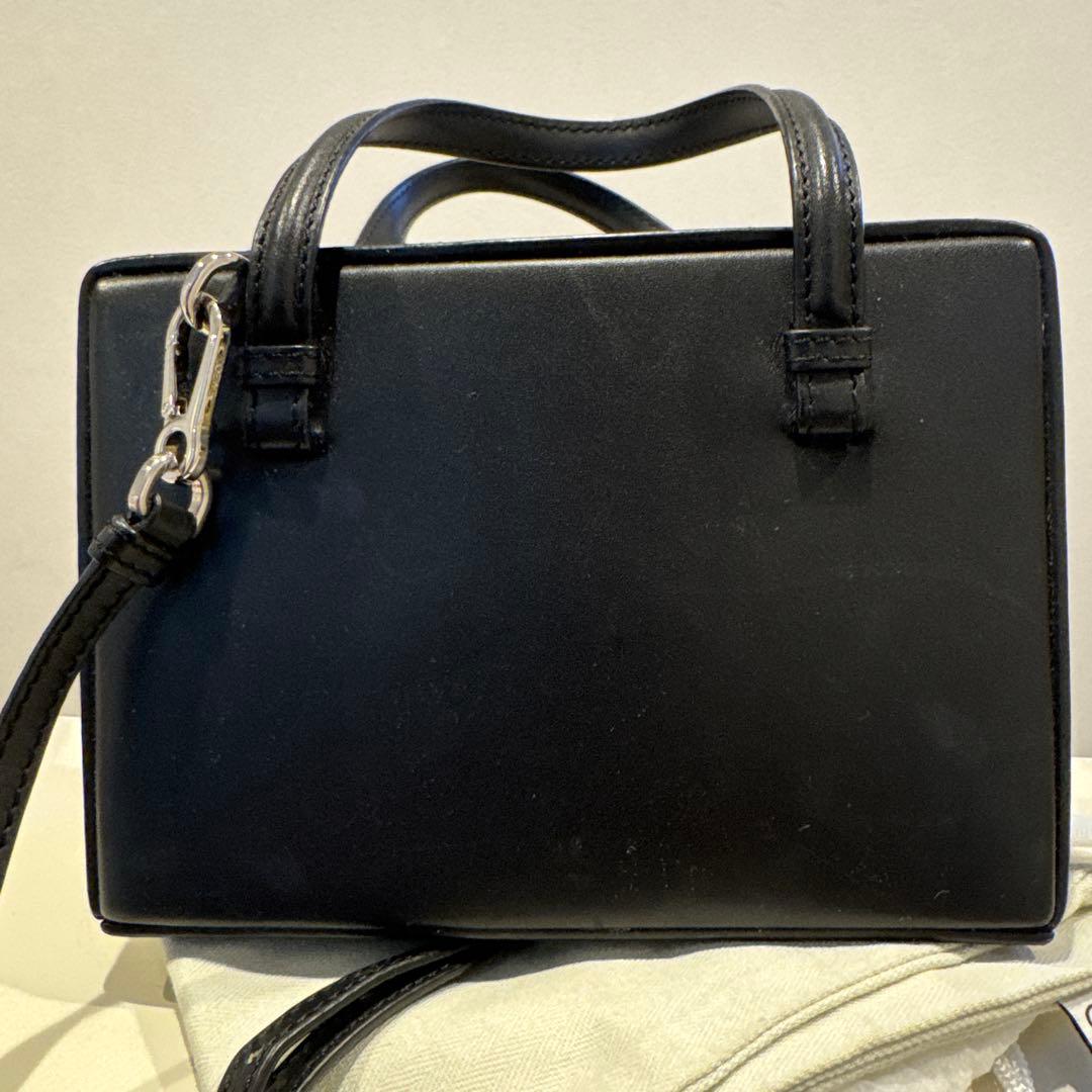 LOEWE ブラック レザー ショルダーバッグ