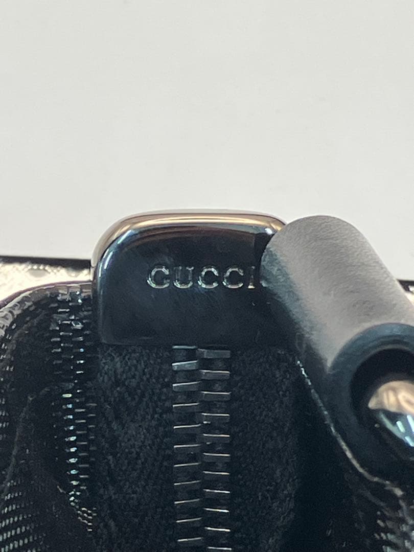 GUCCI ブラックナイロンショルダーバッグ　Y