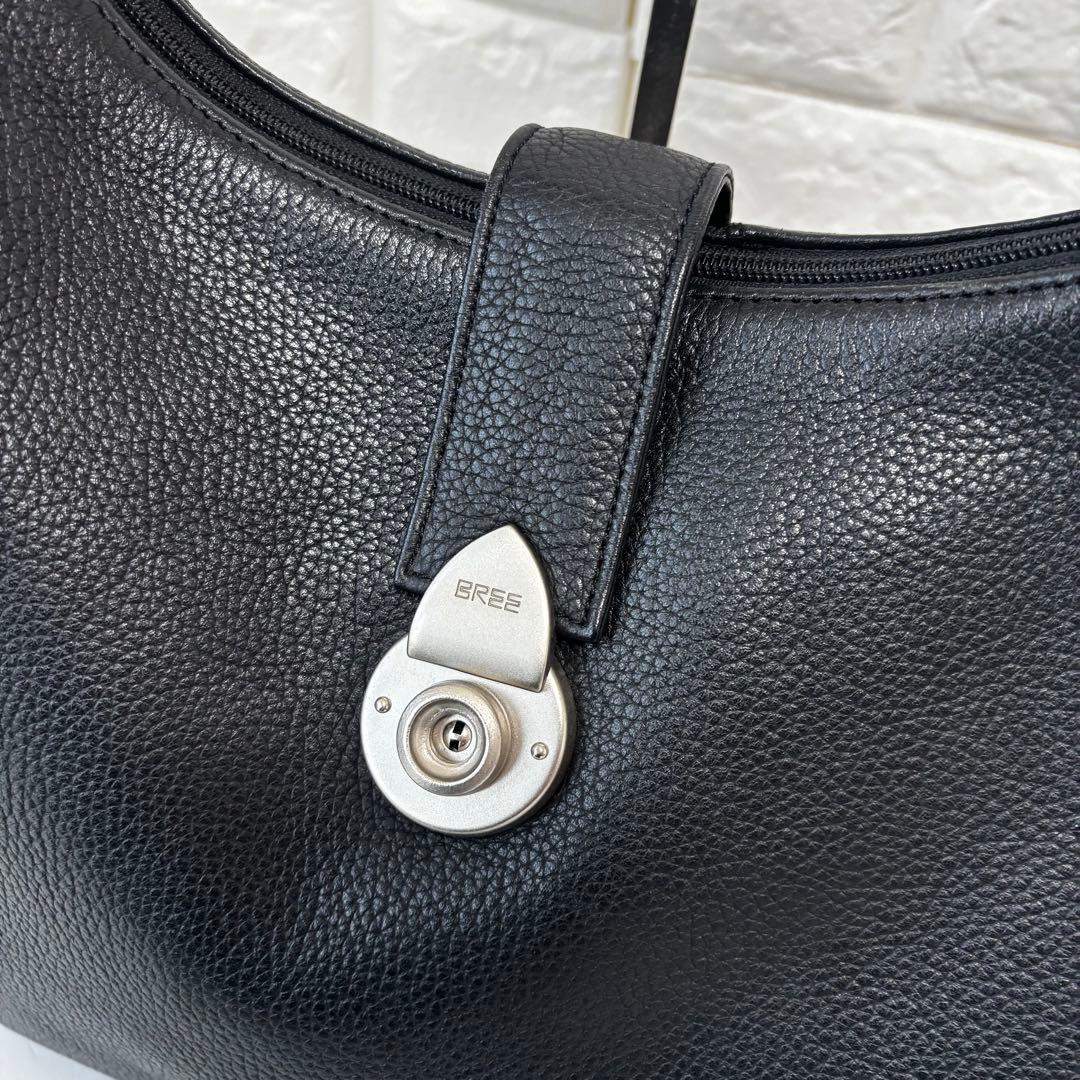 BREE✨レザー　ワンハンドル　ショルダーバッグ　ホーボー　シボ革　ターンロック