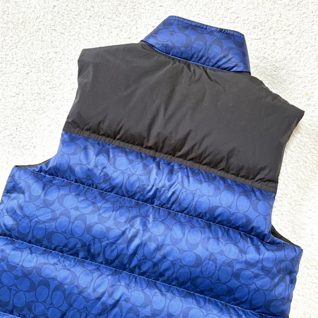 人気 COACH シグネチャー柄 ダウンベスト ブルー 正規品 S（ML相当）