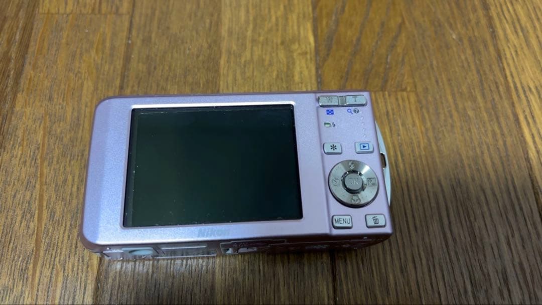 美品 Nikon COOLPIX S520 サクラカラー　ニコン