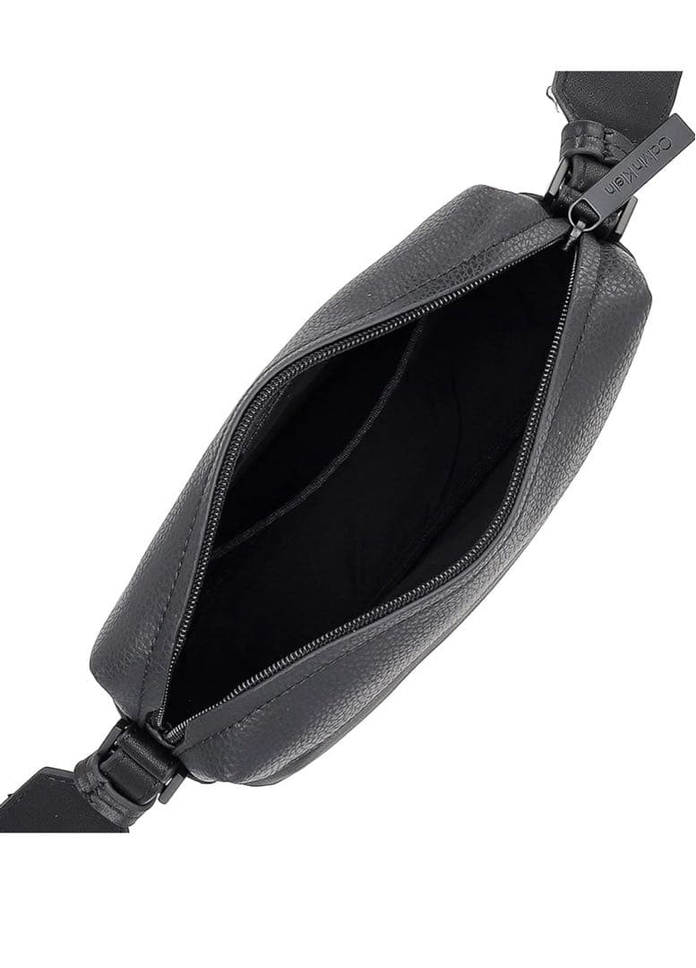   ブラックショルダーバッグ