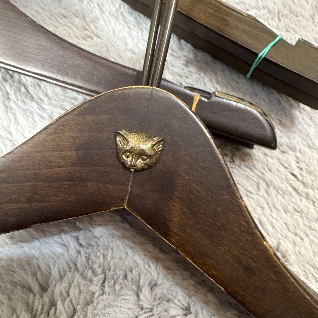 フランシュリッペ ネコカシメ付き木製ハンガー