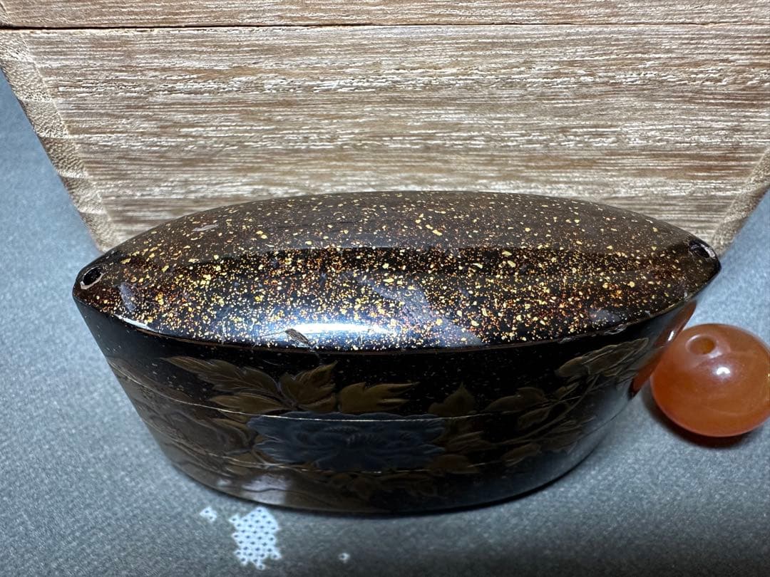 印籠　漆器　唐獅子牡丹　重箱 金色浮彫古美術品　骨董　アンティーク　彫刻 工芸品