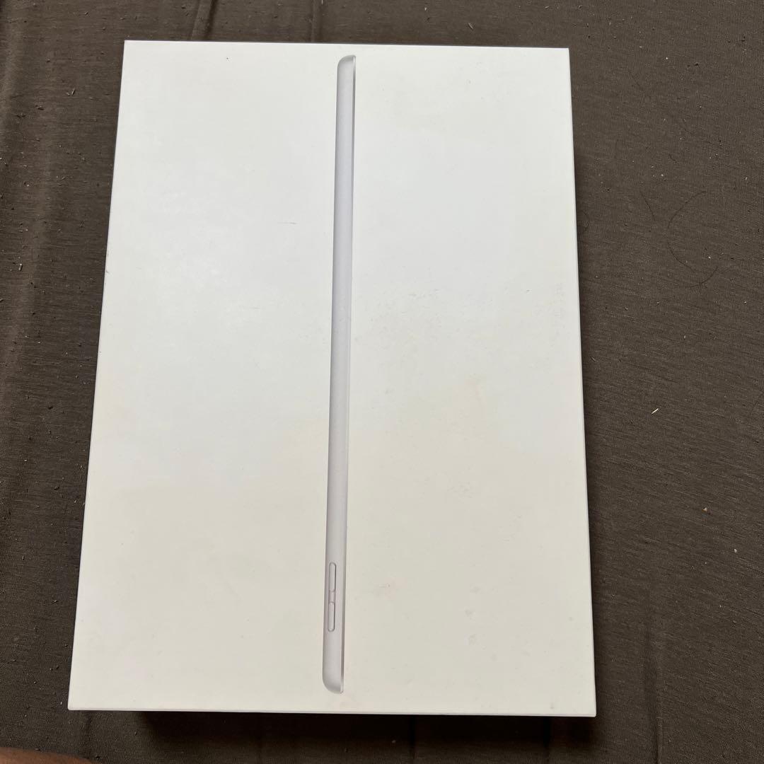 iPad 第9世代 Wi-Fiモデル 10.2インチ 本体、キーボードケース装着