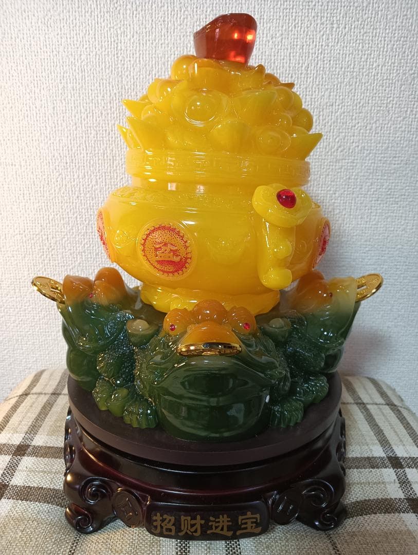 中国工芸品　金運カエルと金塊の置物　風水アイテム