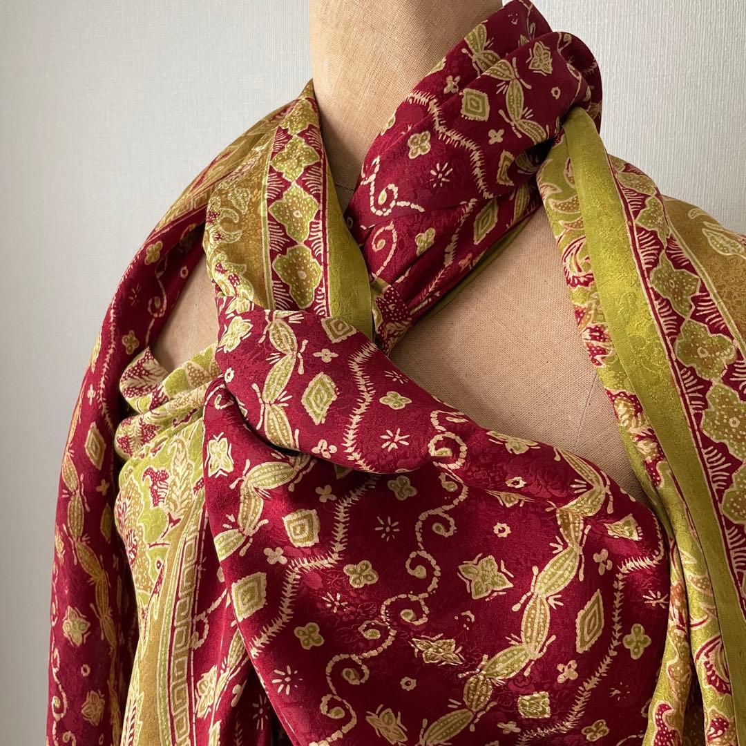 インドネシア　ジャガードシルク手描きバティック　レッド　グリーン