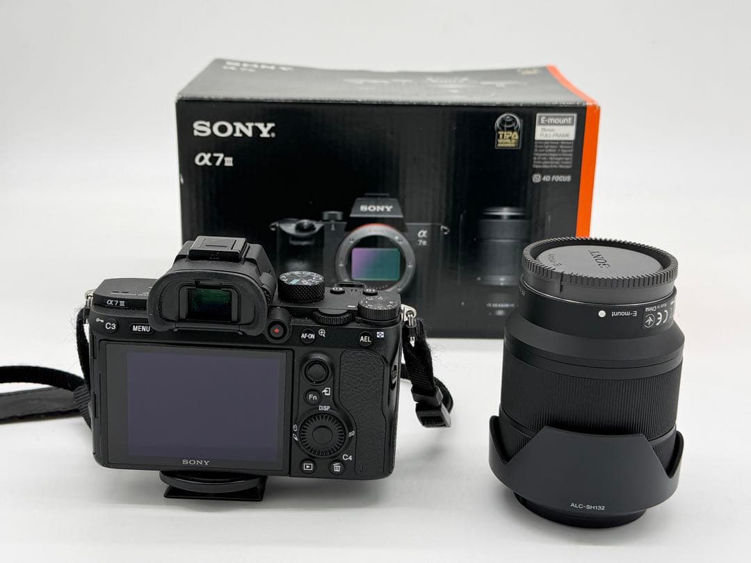 美品　SONY α7 Ⅲ デジタル一眼レフカメラ 本体とレンズ付き