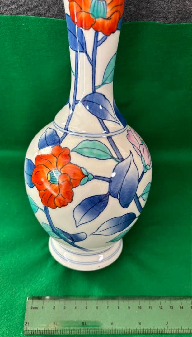 有田焼　華山窯　高級　花柄陶器製フラスコ型花瓶、壺。