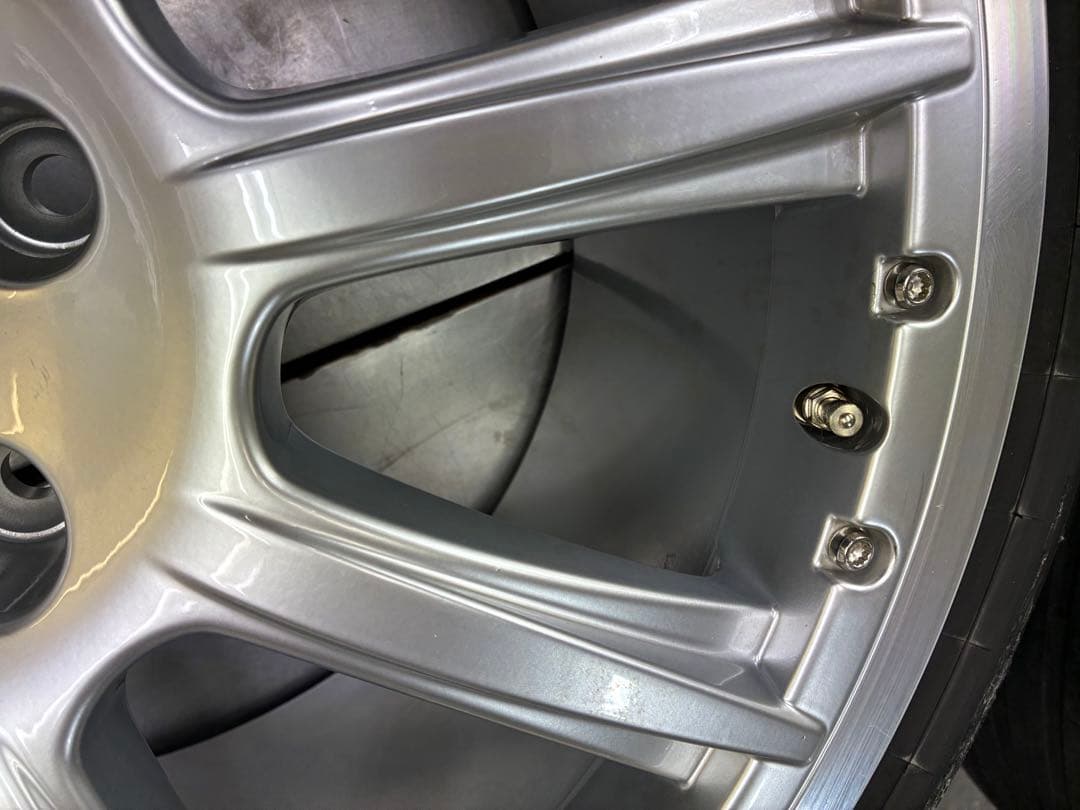 ポルシェカイエン、アウディQ7 22インチ新品ホイールと中古タイヤセット