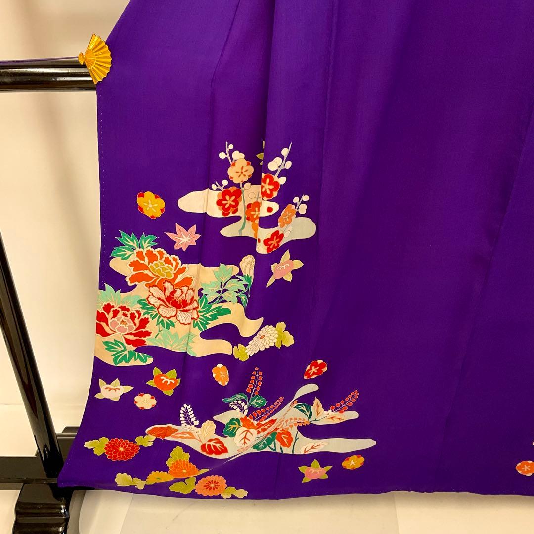 アンティーク　紫色に四季折々の花が艶やかな訪問着