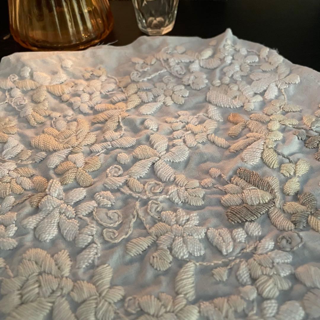 至高の手仕事/極厚立体刺繍パーツ /純白の陰影が織りなす一点モノの芸術