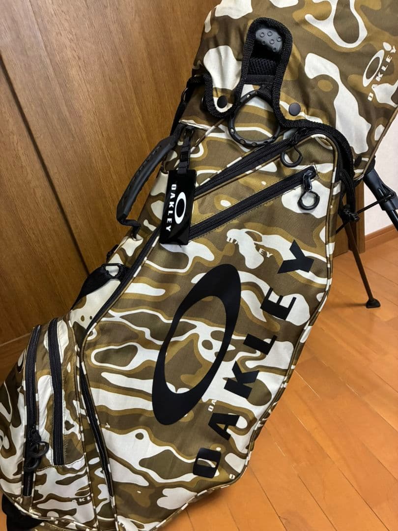 OAKLEY ゴルフ　軽量キャディバッグ　スタンド式　カモフラ　迷彩　人気色