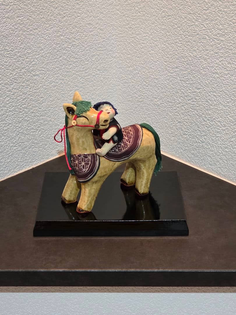 干支　陶器製 馬と子供の置物　桐箱台座付き