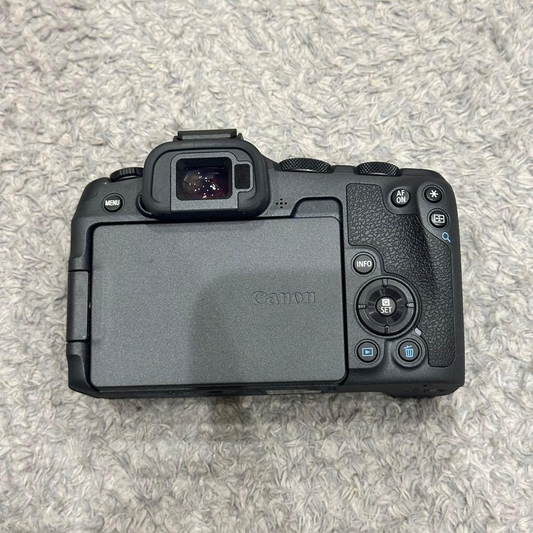 【美品】Canon EOS R8 本体　バッテリー2つ