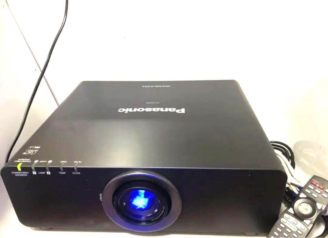 Panasonic プロジェクター　PT-DW6300K ★6000ルーメン