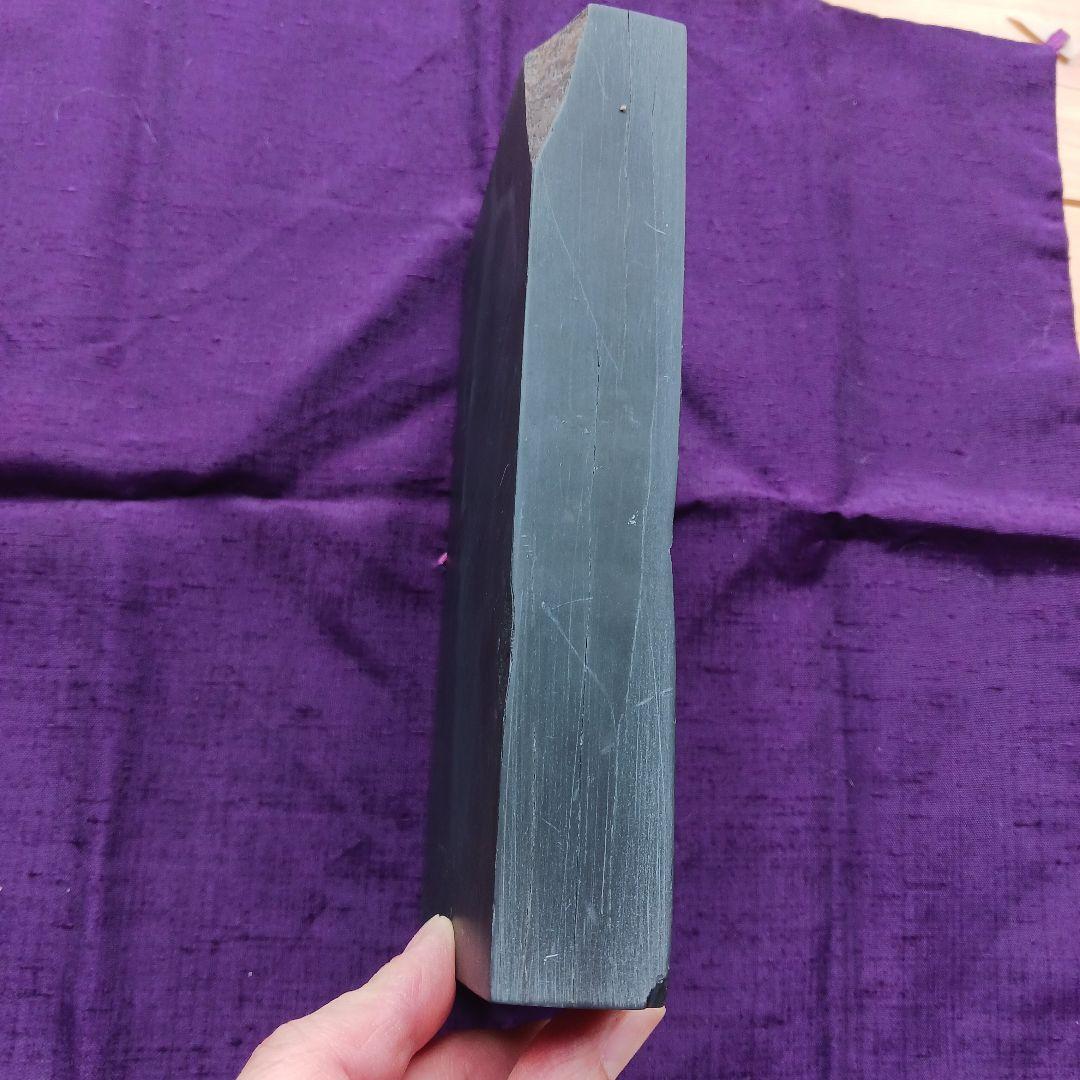 和硯　蒼龍石㉒　蒼白色の石紋