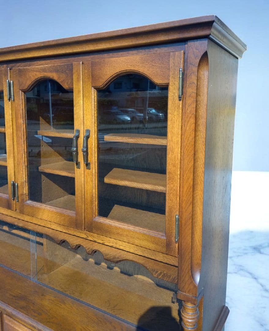 北川知加子　クラシカルアンティーク調　食器棚　カップボード