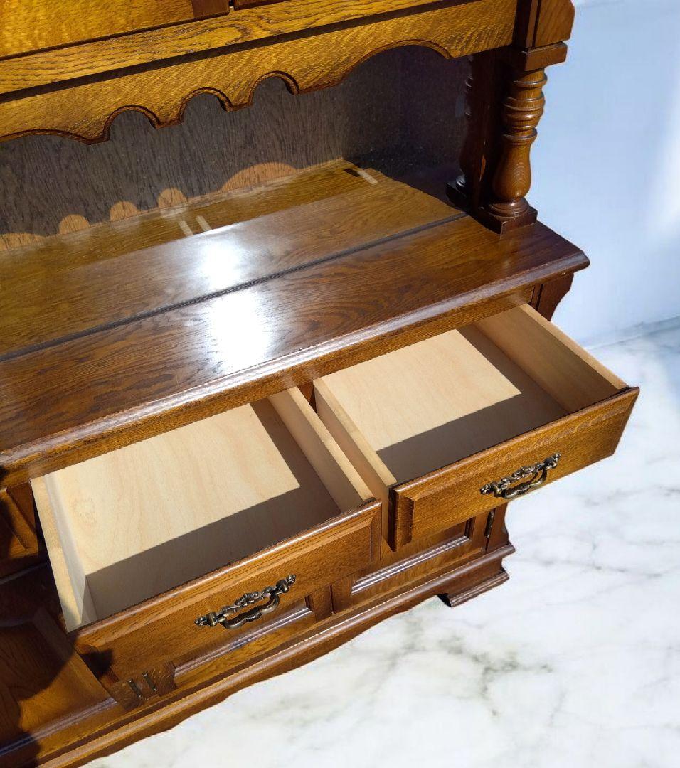 北川知加子　クラシカルアンティーク調　食器棚　カップボード