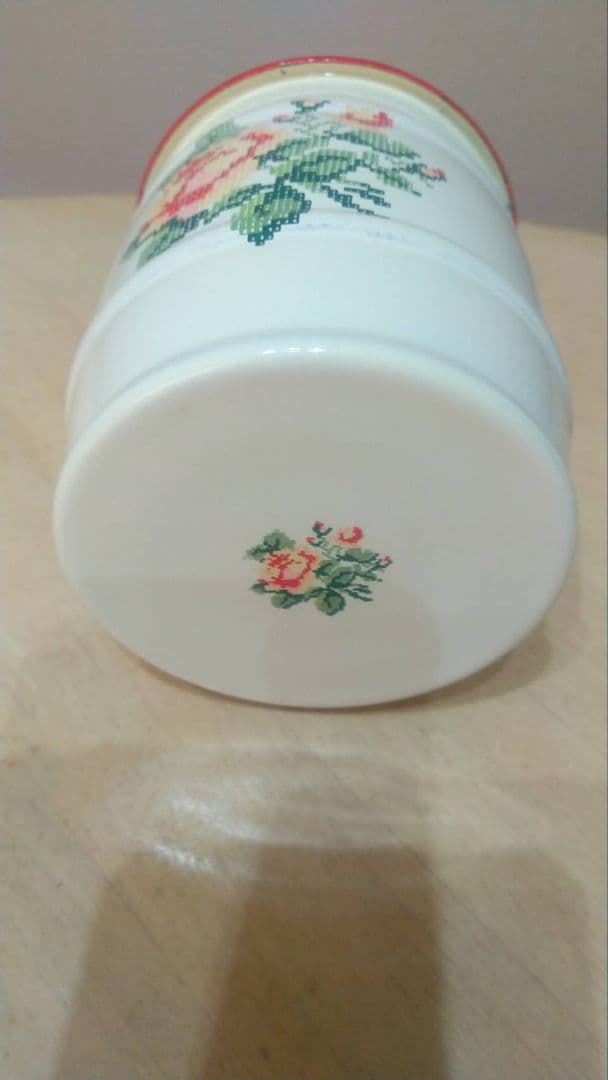 ★イマン★エミリー★たる型キャニス★ 陶器製