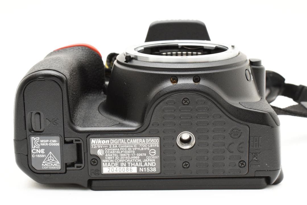 ★ショット数5,904 枚・超美品★ ニコン D5600 ボディ #18464