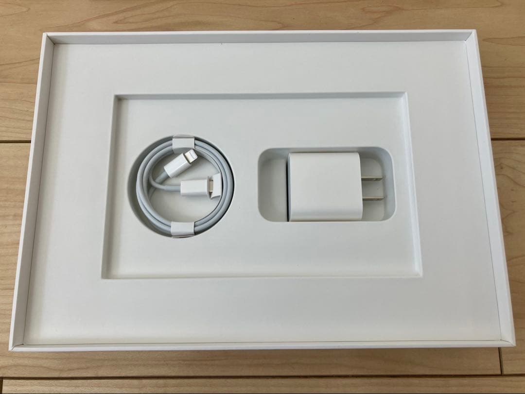 【良品】iPad 第８世代 32GB スペースグレイ