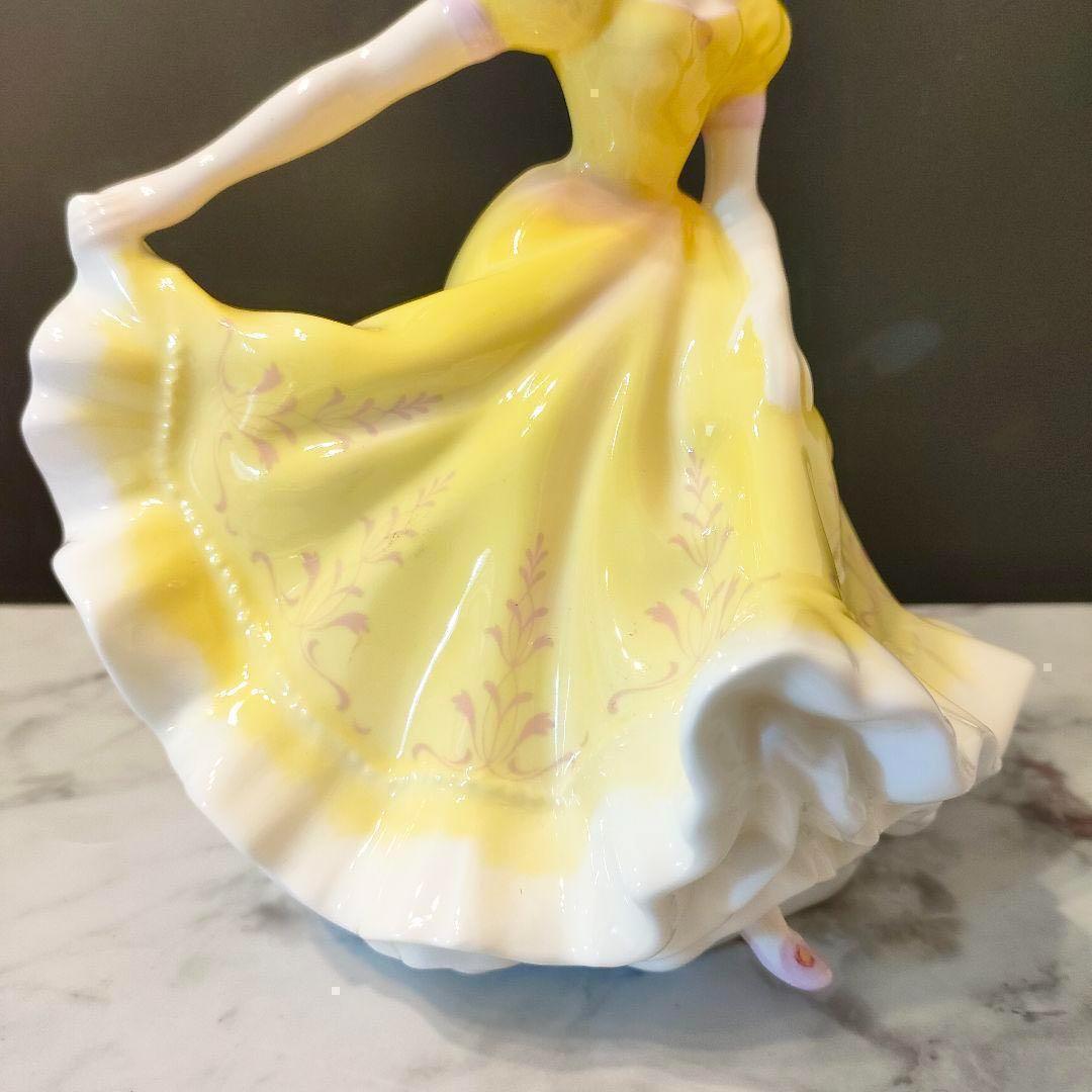 ロイヤルドルトン ニネット 陶器 エレガント ダンス ハンドペイント 人形 置物