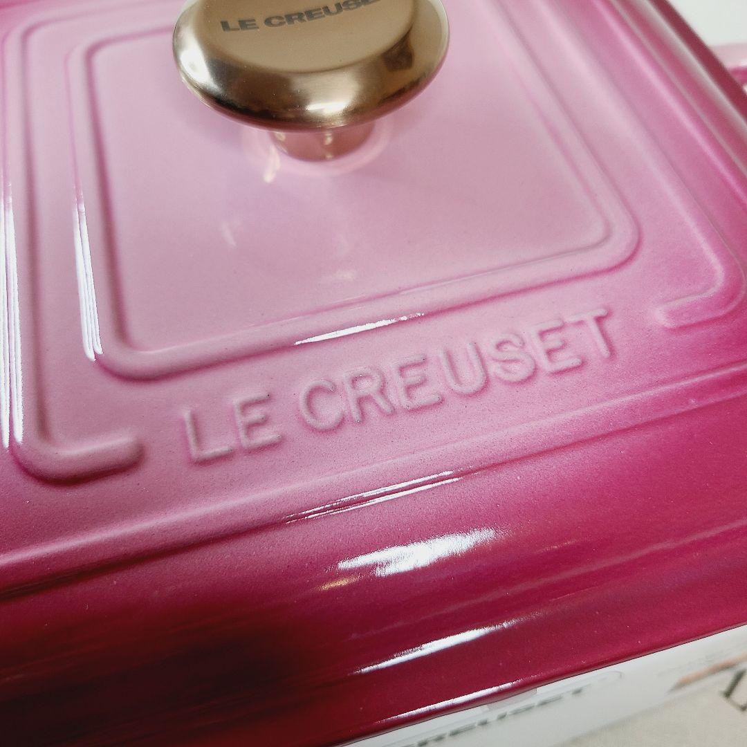 【フォロワー様引5%済】ルクルーゼ スクエア 24 cm ベリー カッパーツマミ