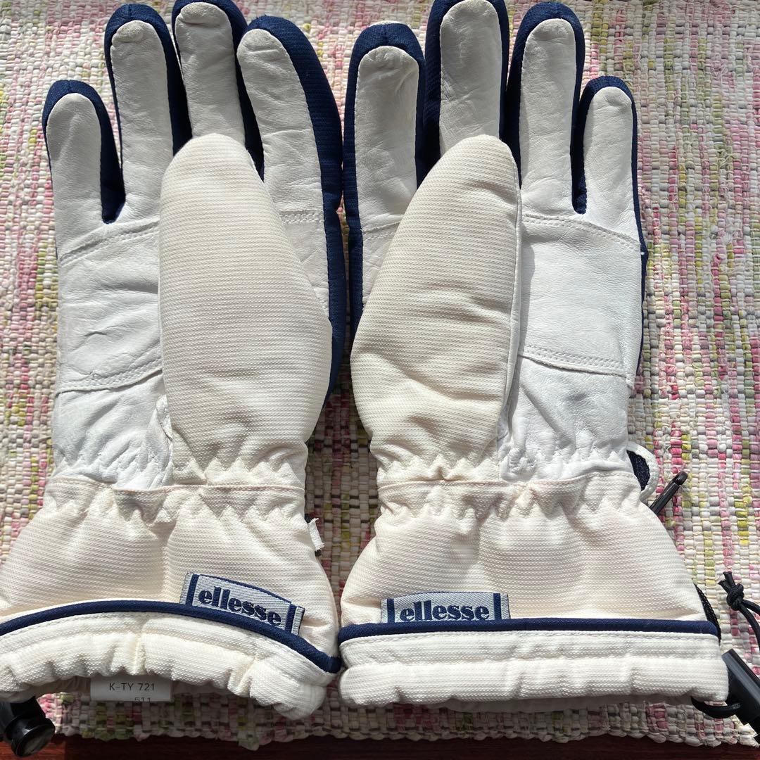 美品ellesse スキースノーボードウェア上下セットSサイズ　手袋付き