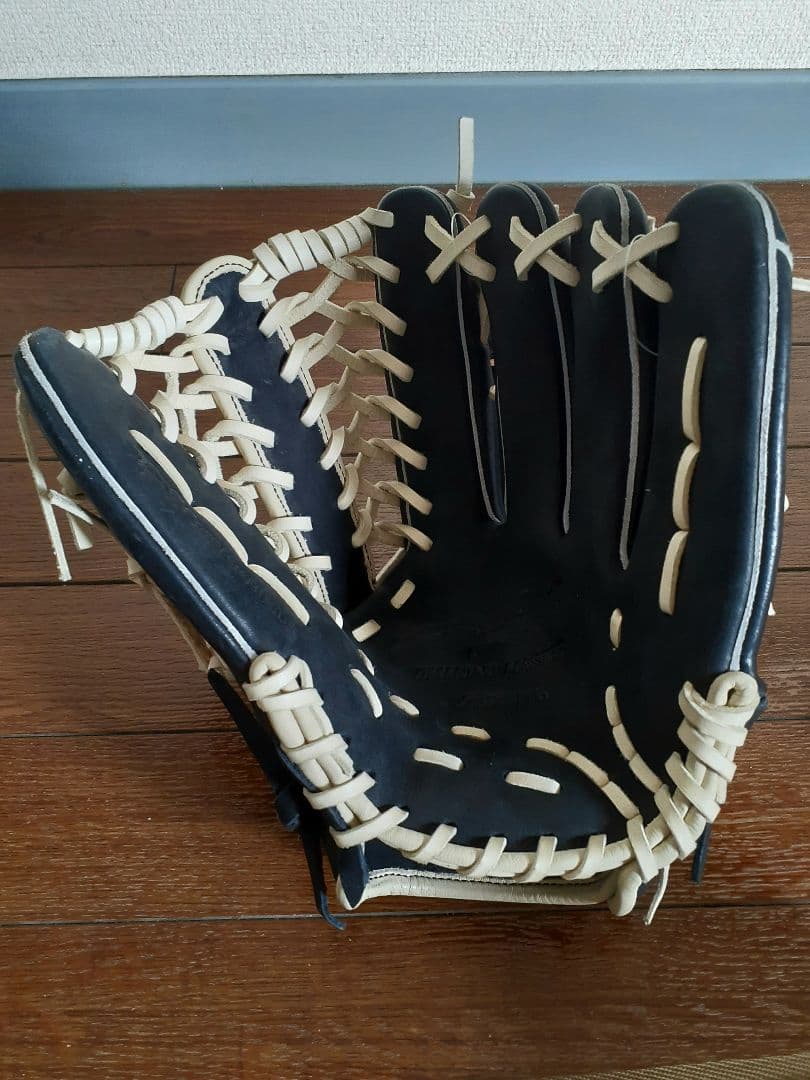 Mizuno ビクトリーステージ ブラック/ホワイト外野手用タグ付イチローモデル