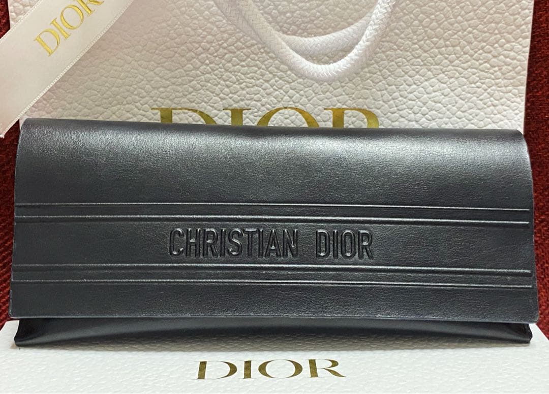 正規品 DIOR ロゴ入りブラックサングラス