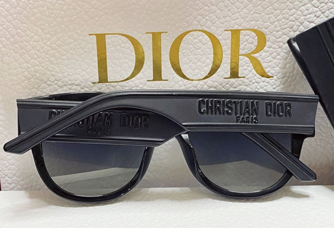 正規品 DIOR ロゴ入りブラックサングラス
