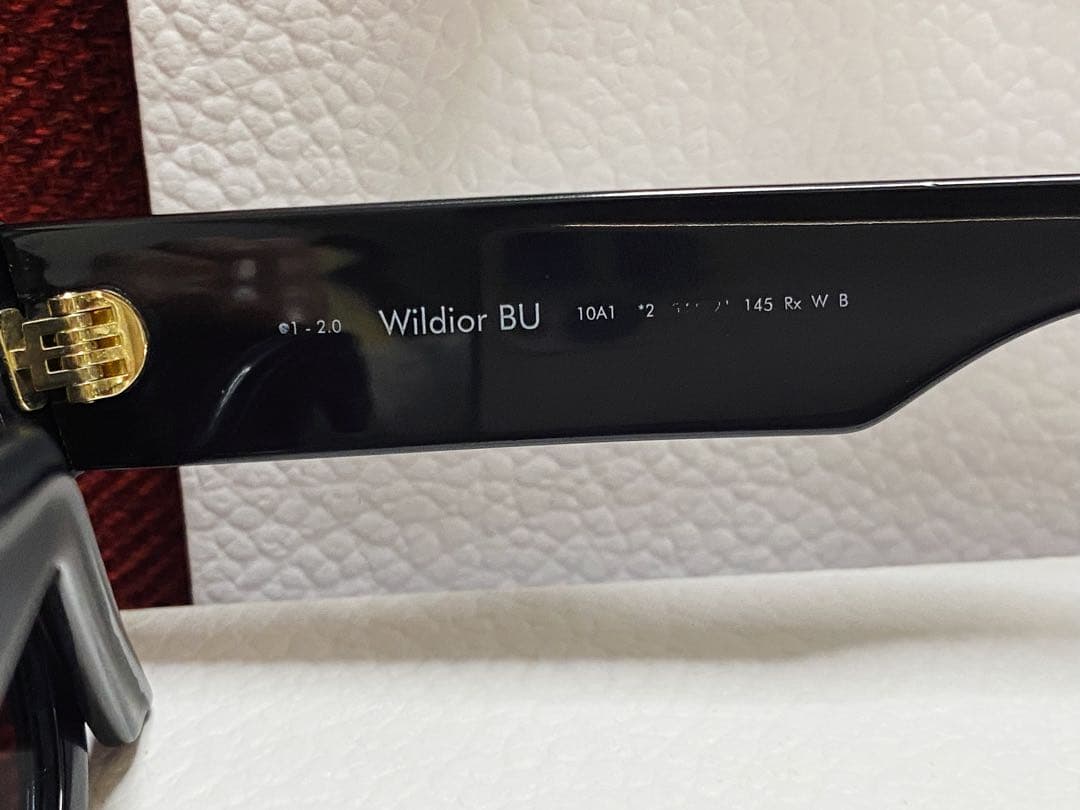 正規品 DIOR ロゴ入りブラックサングラス