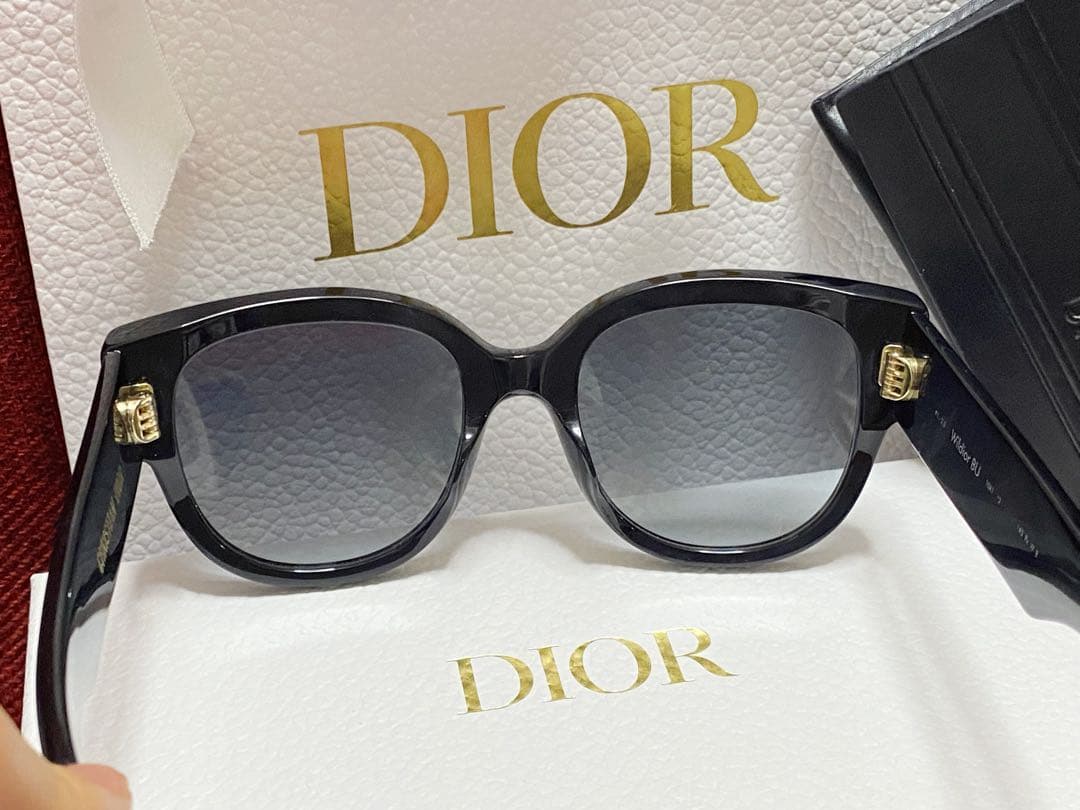 正規品 DIOR ロゴ入りブラックサングラス