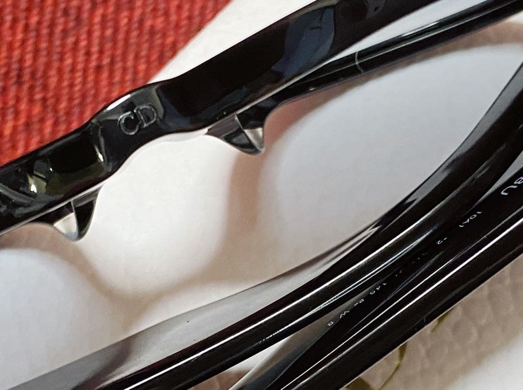 正規品 DIOR ロゴ入りブラックサングラス