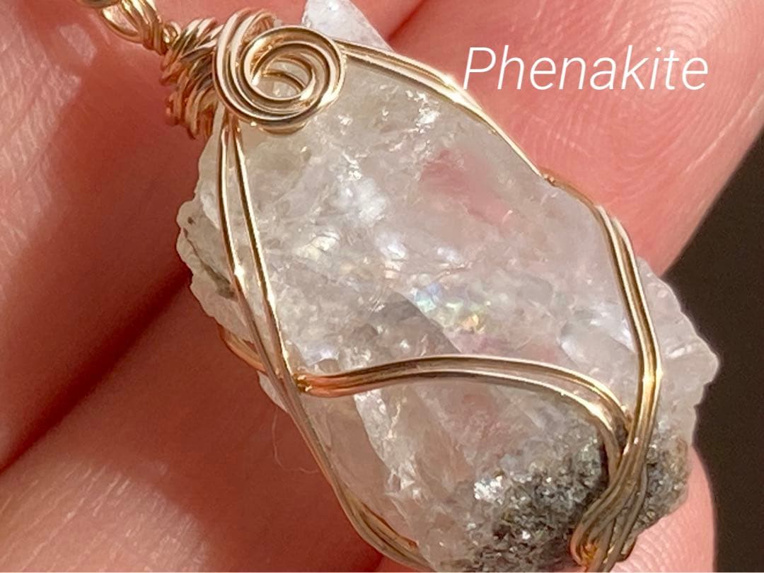 フェナカイト　原石　虹入り　ロシア産　H&E社　　オールドストック